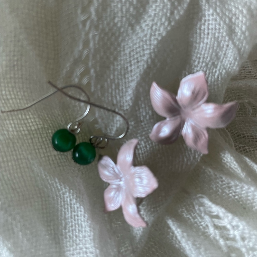 Acrylic orange bead dangling, Lt pink flower post, Tiny green cat eye bead